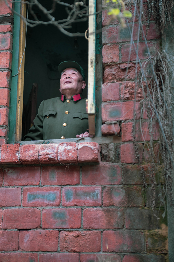 《老兵的回望》 摄影：陈涛.jpg